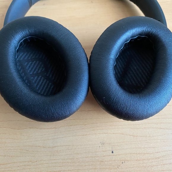 Bose QuietComfort 35 Noise Cancelling Headphones - Picture 5 of 13